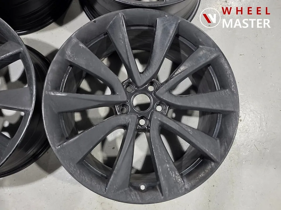 Tesla Model 3のホイールリペア・塗装事例 施工写真 4-1