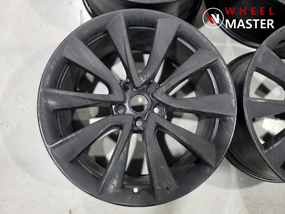 Tesla Model 3のホイールリペア・塗装事例 施工写真 2-2