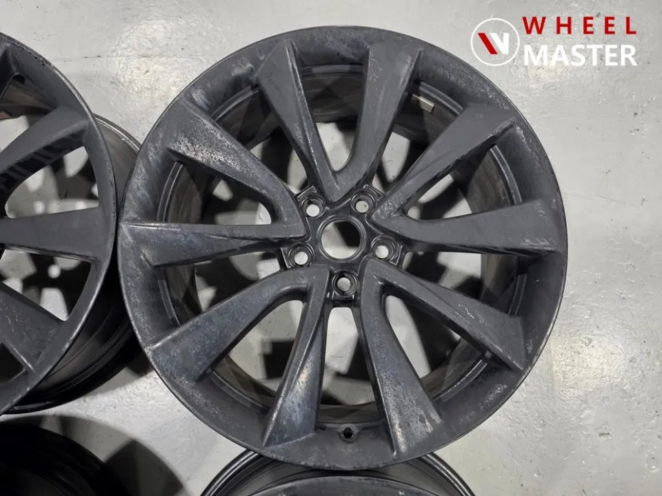 Tesla Model 3のホイールリペア・塗装事例 施工写真 4-2