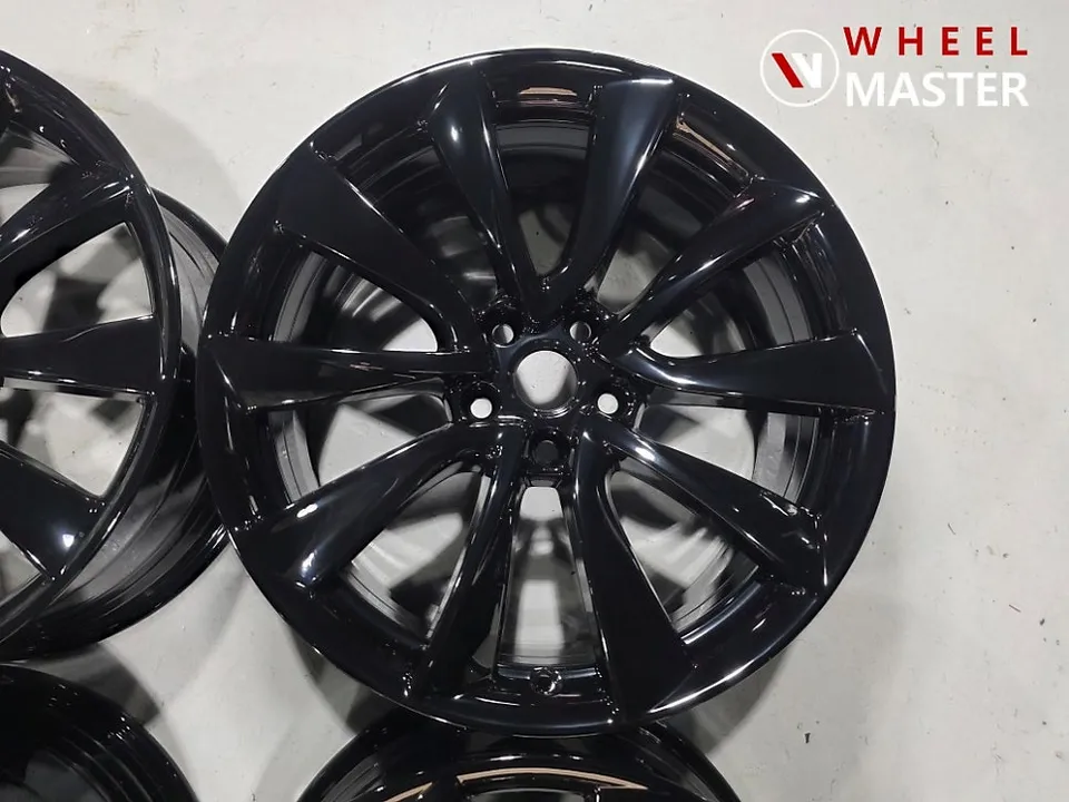 Tesla Model 3のホイールリペア・塗装事例 施工写真 1-3