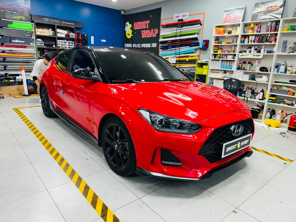 Hyundai Veloster JSのカーラッピング事例|部分施工で個性を際立たせる 施工写真 2-1