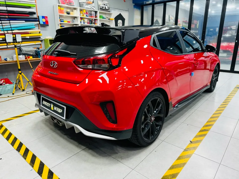 Hyundai Veloster JSのカーラッピング事例|部分施工で個性を際立たせる 施工写真 3-1