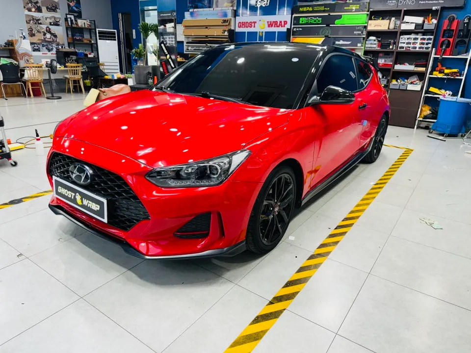 Hyundai Veloster JSのカーラッピング事例|部分施工で個性を際立たせる 施工写真 2-2