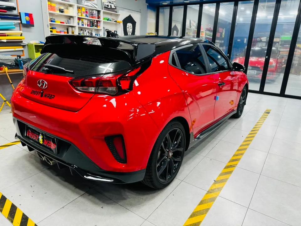 Hyundai Veloster JSのカーラッピング事例|部分施工で個性を際立たせる 施工写真 2-3