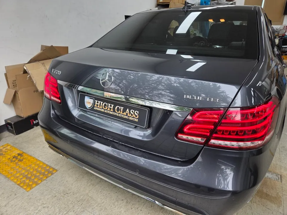 Mercedes-Benz E-Class W212のAndroid Auto・CarPlay取付事例 施工写真 2-1