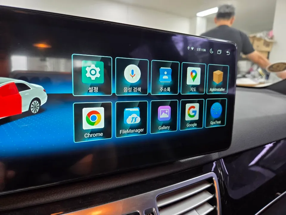 Mercedes-Benz E-Class W212のAndroid Auto・CarPlay取付事例 施工写真 2-2