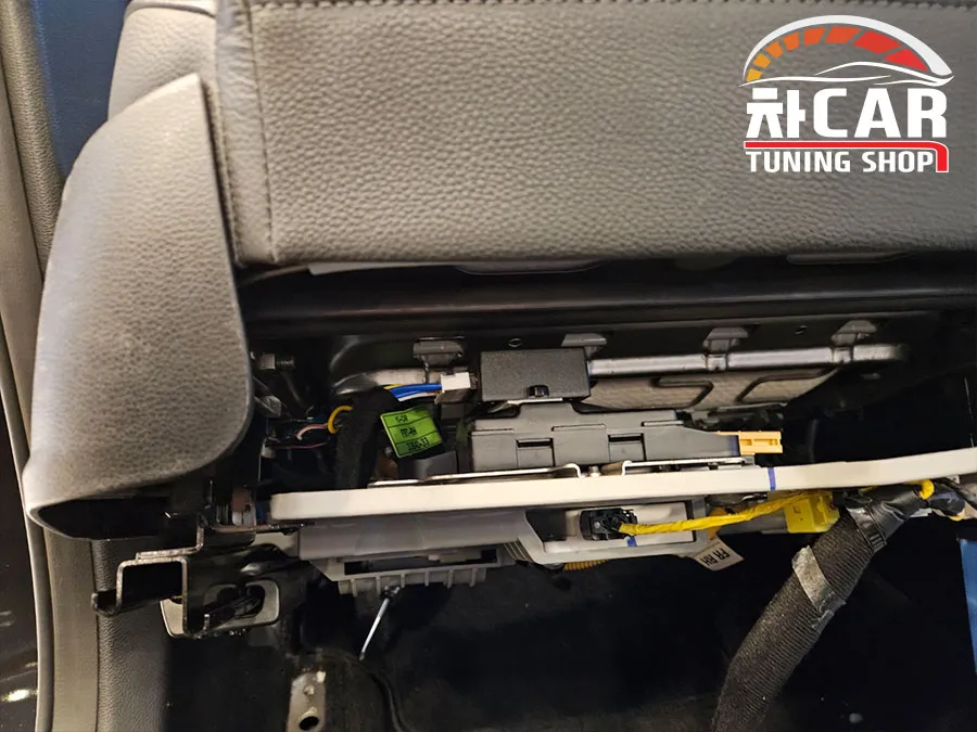 Kia K7 YG Walk-In Switch Installation Review photo 6