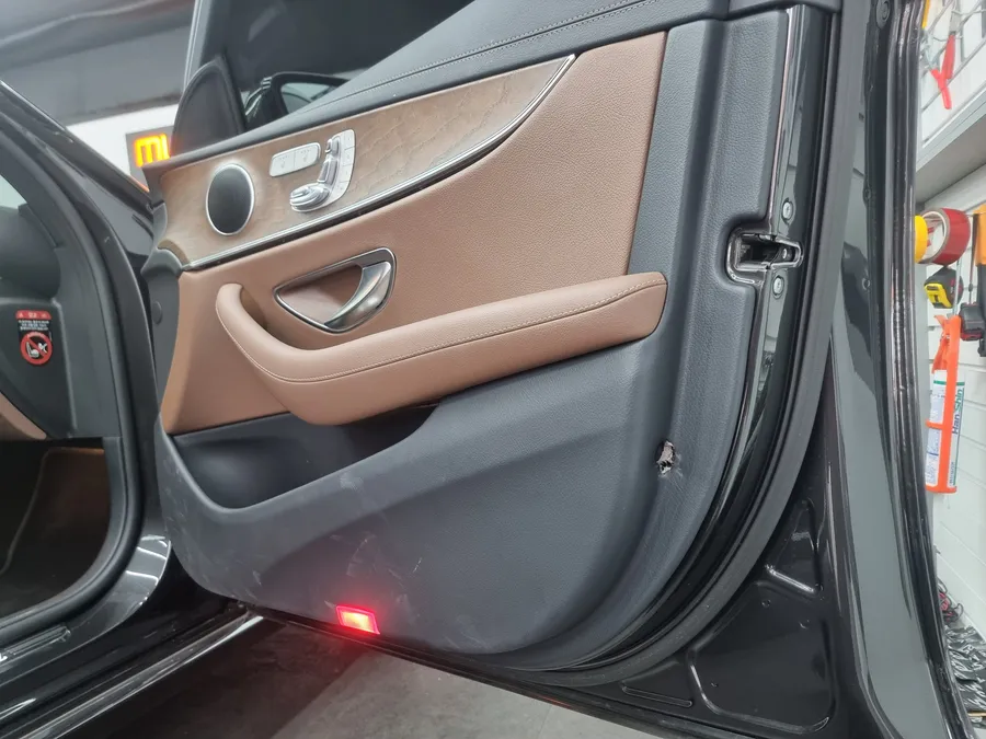 Mercedes-Benz E-Classのカーオーディオ施工事例 施工写真 2-2