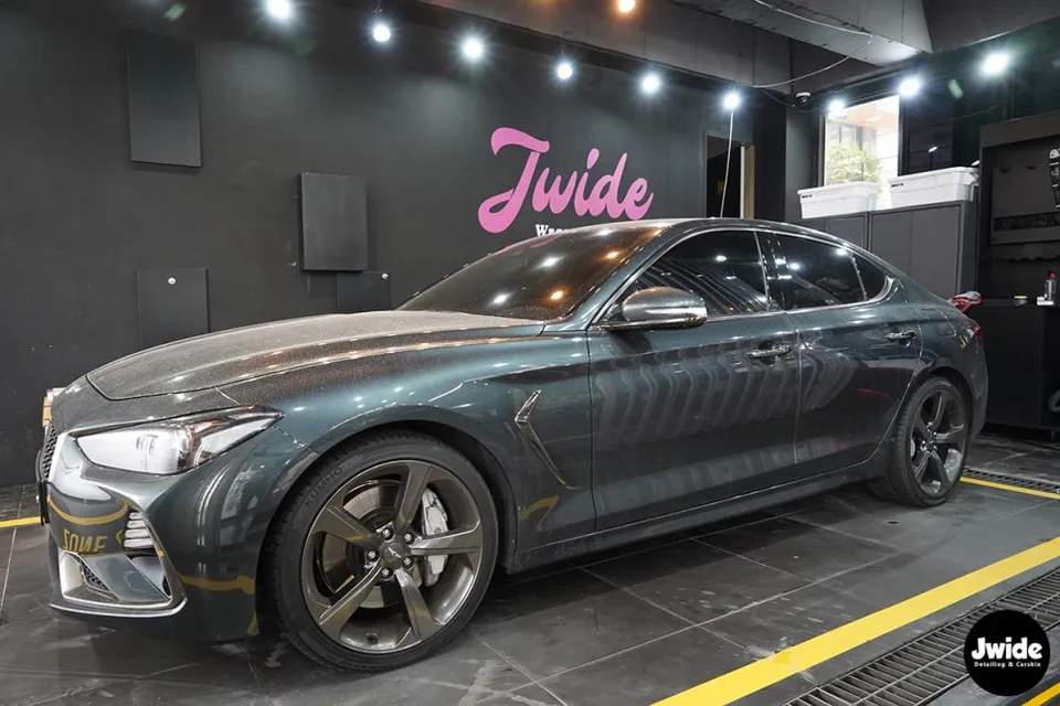 Genesis G70のPPF施工事例|ルーフトップの仕上がり 施工写真 2-1