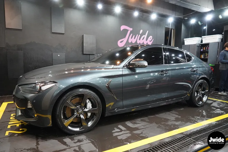 Genesis G70のPPF施工事例|ルーフトップの仕上がり 施工写真 3-2