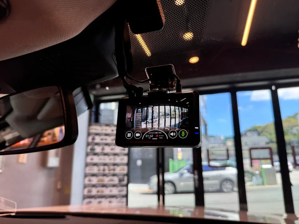 BMW 5 Series dash cam - BMW 5 Series Dash Cam Installation Review - Enhanced Parking Secu photo 5