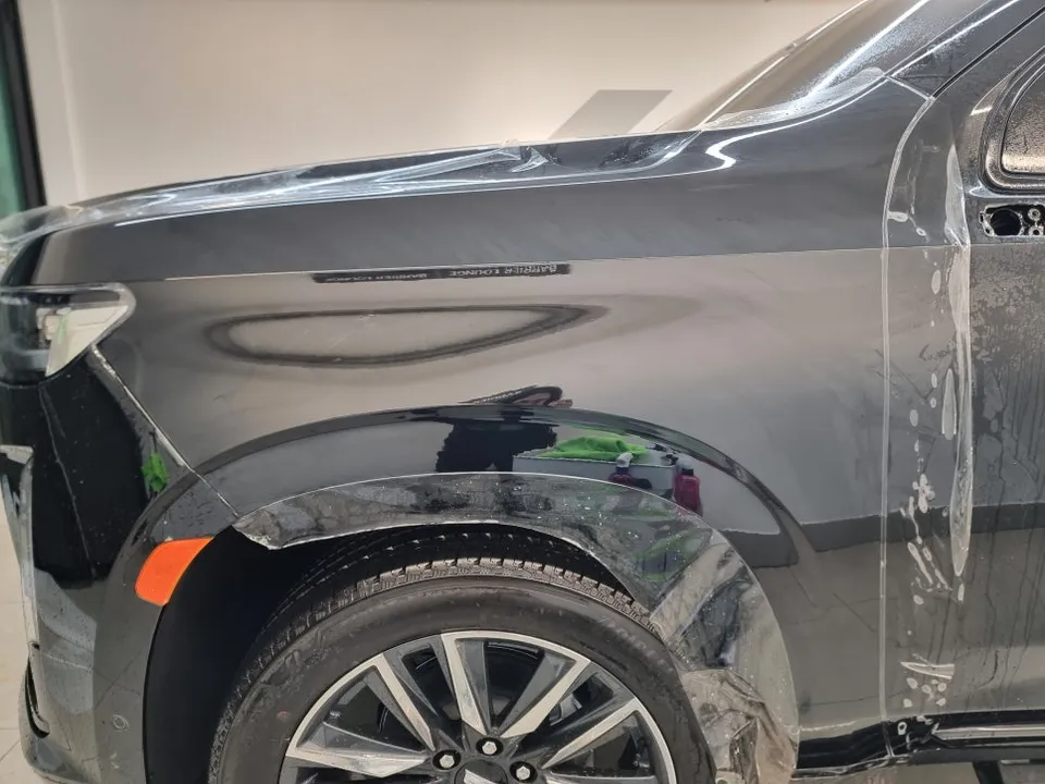 Cadillac Escalade PPF施工事例|光沢フィルムで高級感アップ 施工写真 1-3