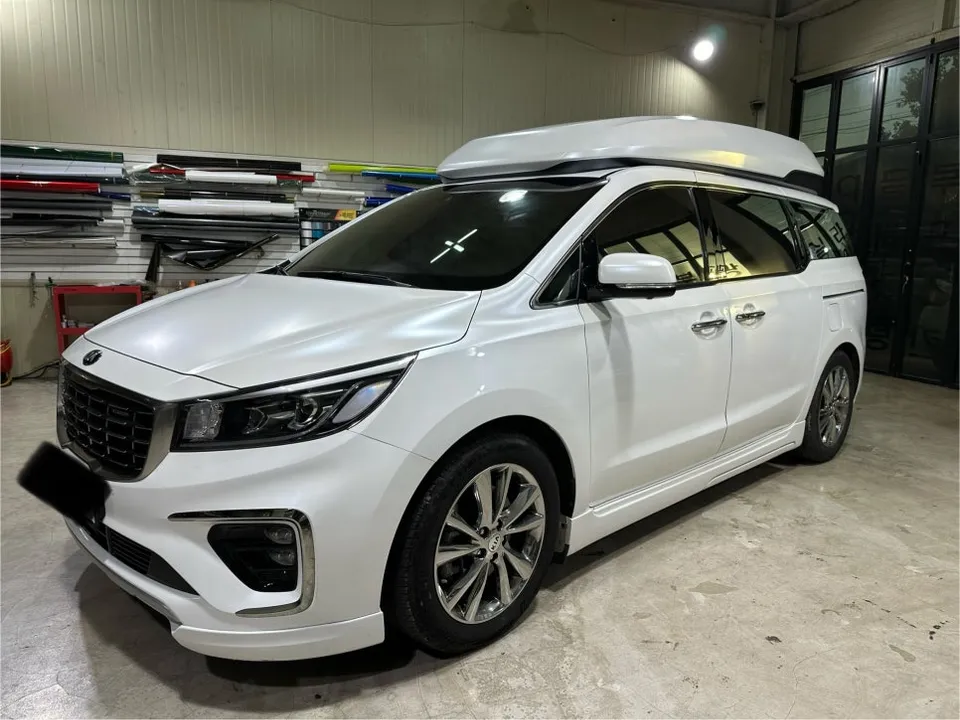 Kia Carnivalのカーラッピング事例｜韓国での施工 施工写真 2-2