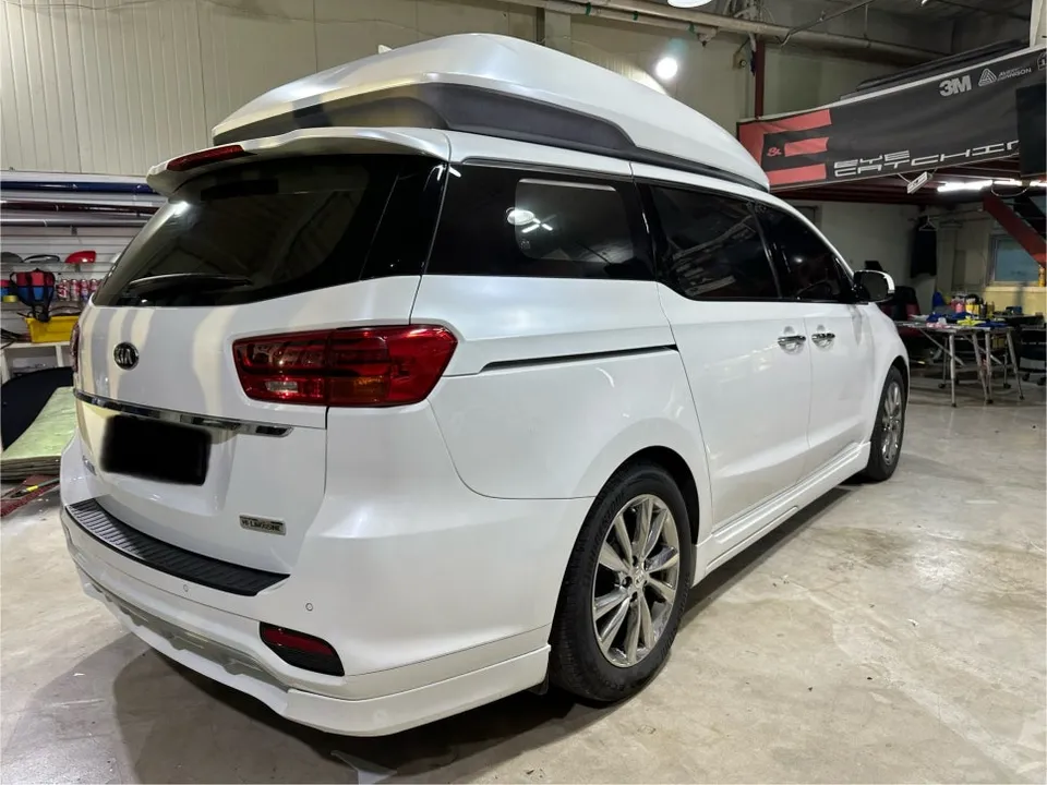 Kia Carnivalのカーラッピング事例｜韓国での施工 施工写真 1-3