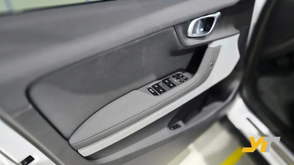 Volvo 2 ambient lighting - Volvo 2 Ambient Lighting Review: Cost & Results photo 2