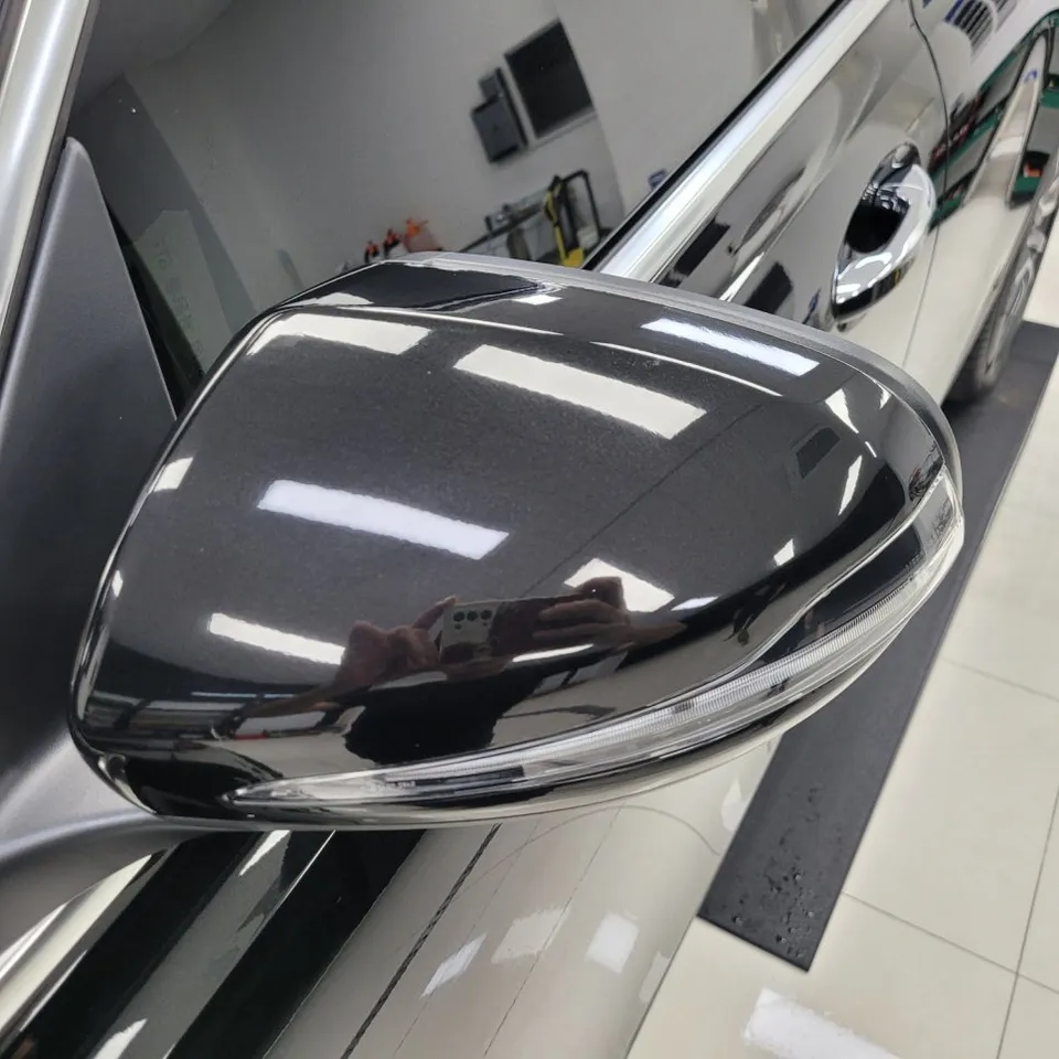 Mercedes-Benz GLBのカーラッピング事例 施工写真 5