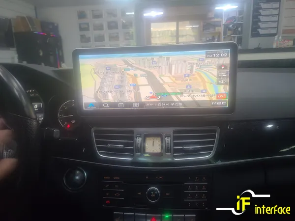 Mercedes-Benz E-Class W212のAndroid Auto・CarPlay取付事例 施工写真 4-1