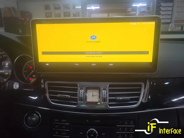 Mercedes-Benz E-Class W212のAndroid Auto・CarPlay取付事例 施工写真 1-2