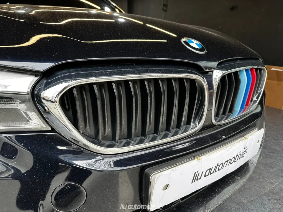 BMW 5 Seriesのカーラッピング事例｜クローム除去とブラックアウト 施工写真 1-3