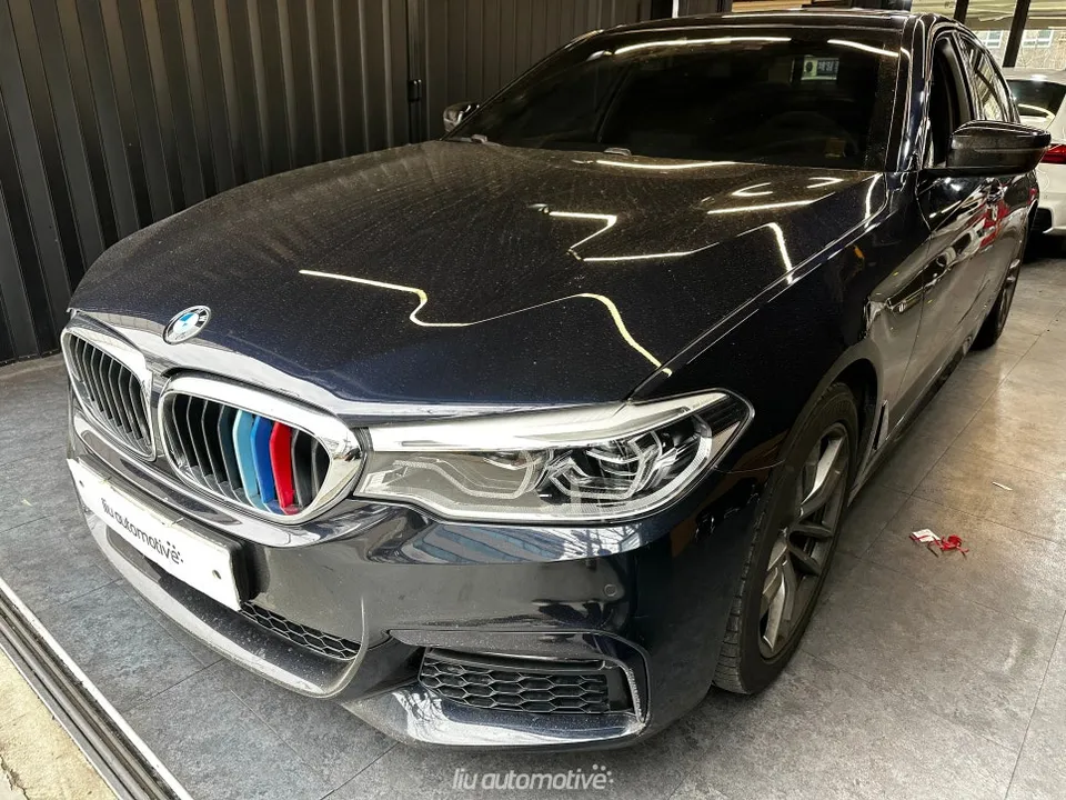BMW 5 Seriesのカーラッピング事例｜クローム除去とブラックアウト 施工写真 2-3