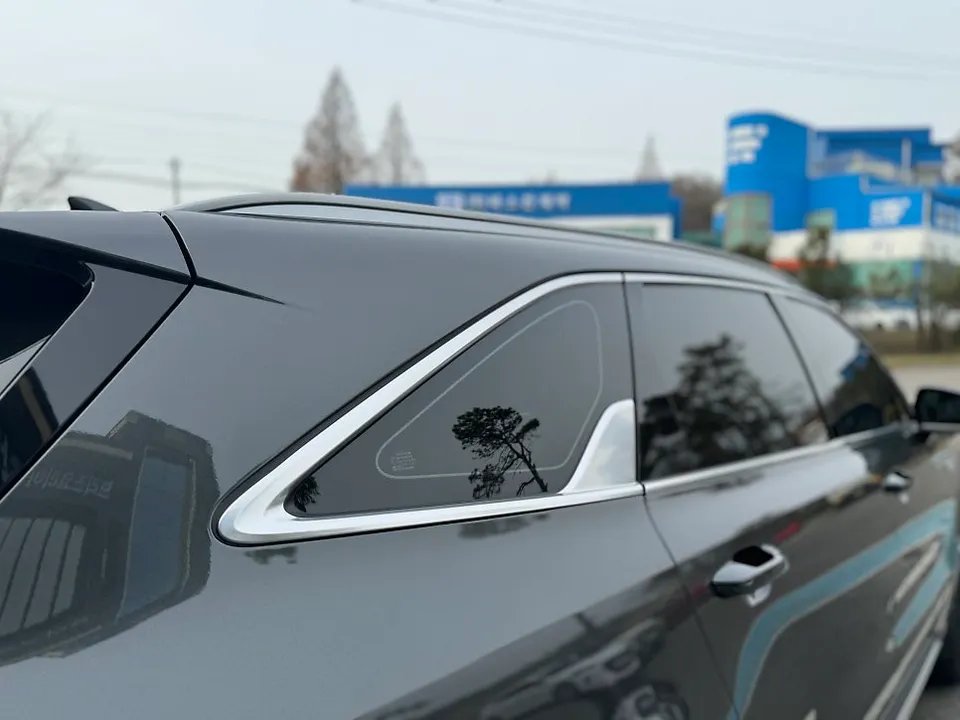 Kia Sorento MQ4のカーラッピング事例|費用目安・仕上がり 施工写真 2-2