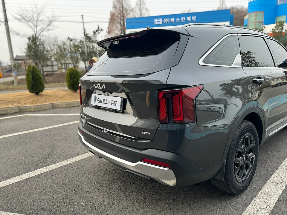 Kia Sorento MQ4のカーラッピング事例|費用目安・仕上がり 施工写真 3-2
