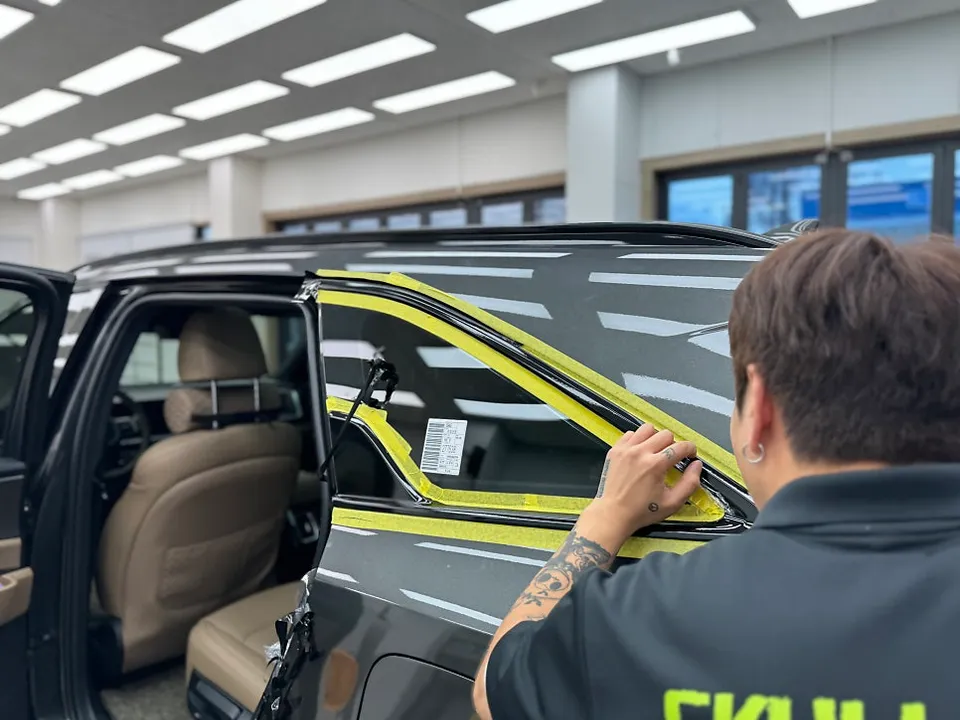 Kia Sorento MQ4のカーラッピング事例|費用目安・仕上がり 施工写真 3-3