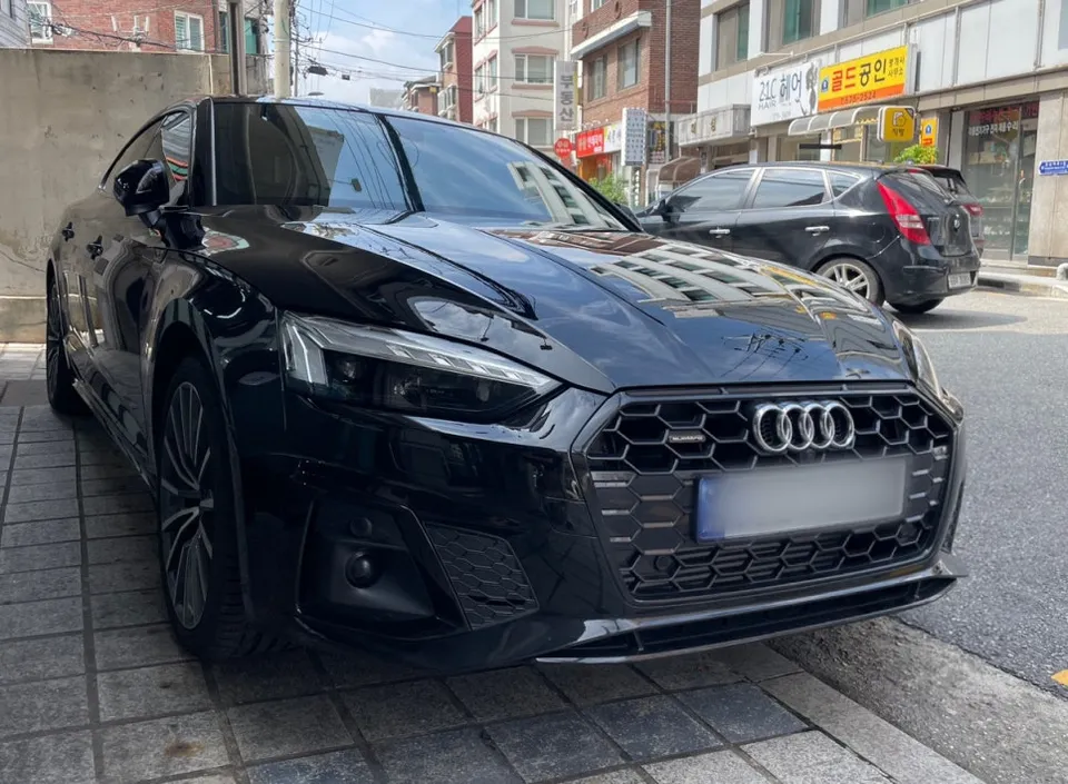 Audi A5のカーラッピング事例｜クロームパーツのブラックアウト 施工写真 3-1