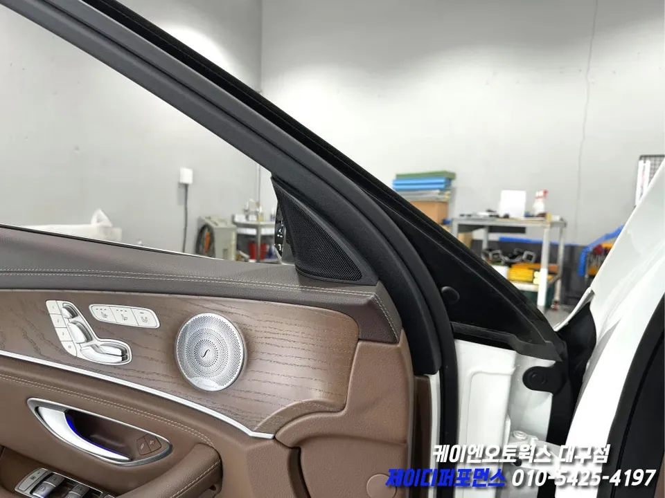 Mercedes-Benz E-Class W213 ambient lighting - Mercedes-Benz E-Class Ambient Lighting Review — Enhanced Interior photo 4