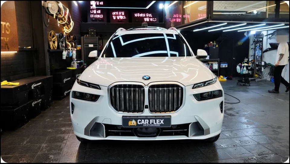BMW 7 Series Ambient Lighting Review — Enhanced Interior Ambiance