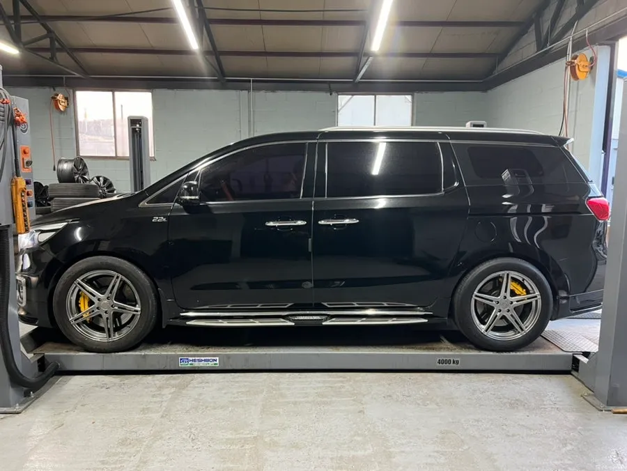 Kia Carnivalのホイールリペア・塗装事例 施工写真 3-2