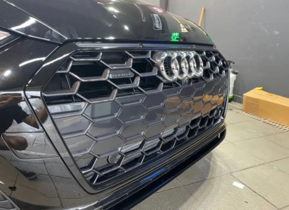 Audi A5のカーラッピング事例｜クロームパーツのブラックアウト 施工写真 3-1