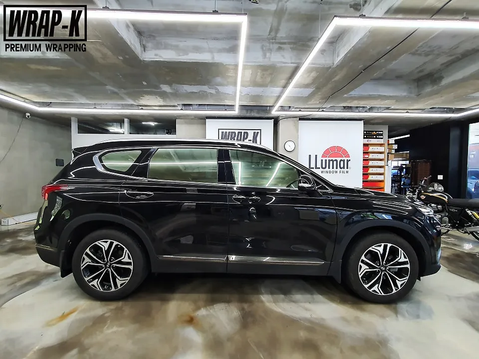 Hyundai Santa Feのカーラッピング事例|クロームパーツ変色対策 施工写真 1-1