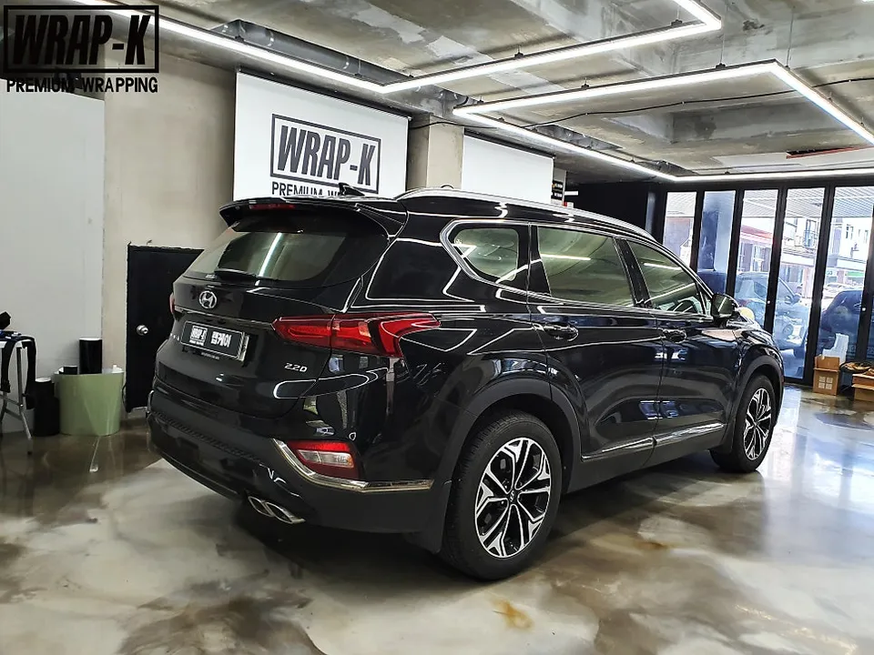 Hyundai Santa Feのカーラッピング事例|クロームパーツ変色対策 施工写真 2-1