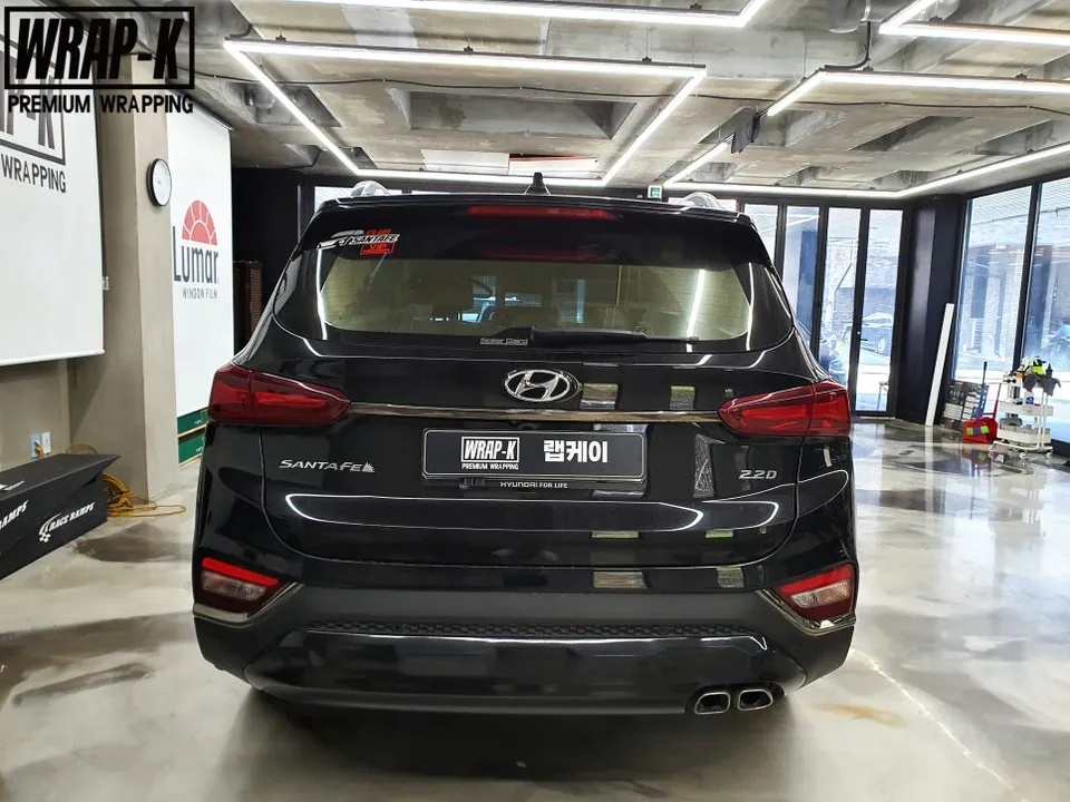 Hyundai Santa Feのカーラッピング事例|クロームパーツ変色対策 施工写真 3-1