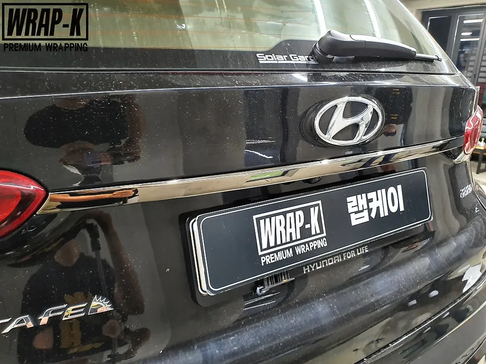 Hyundai Santa Feのカーラッピング事例|クロームパーツ変色対策 施工写真 1-2
