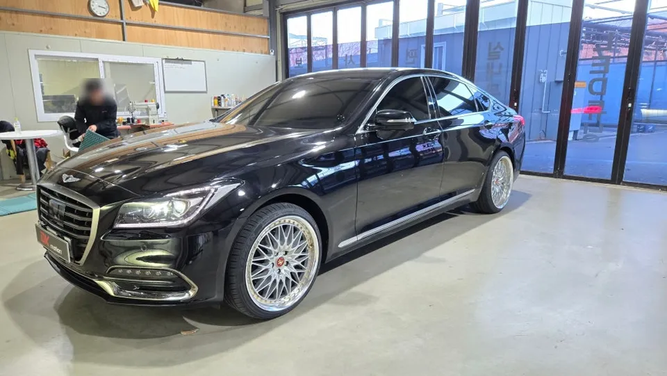 Genesis G80 DH Ambient Lighting Review — Enhanced Luxury