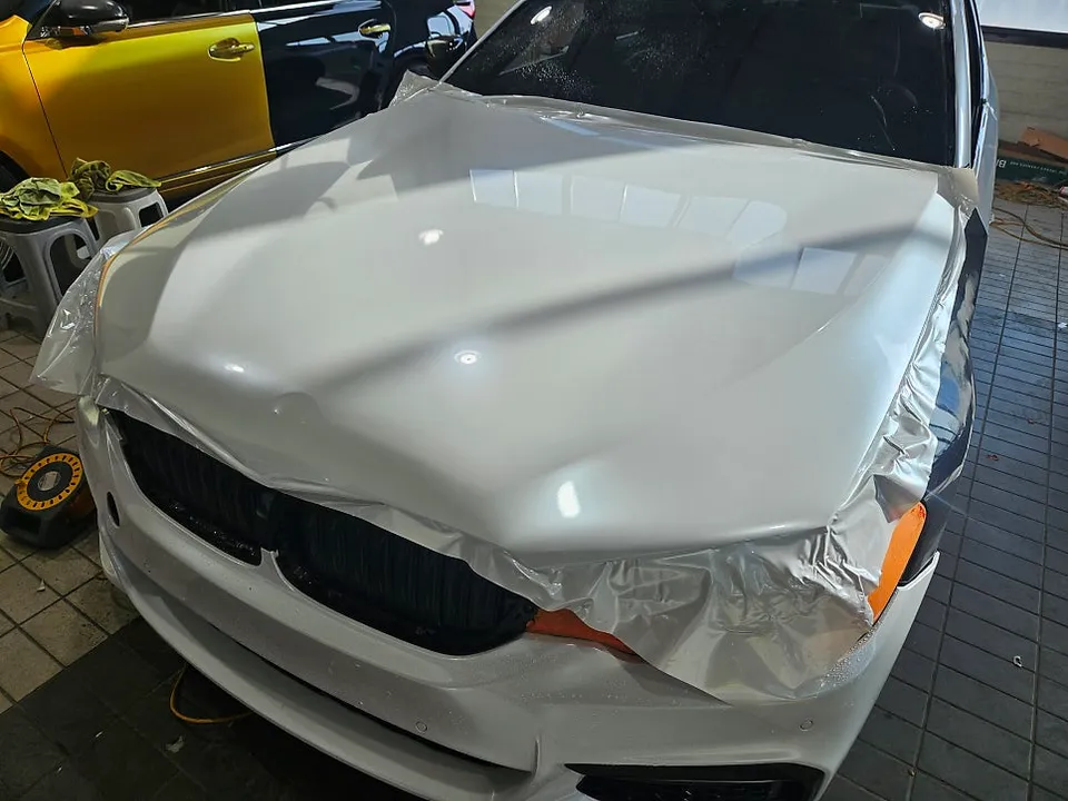 BMW 5 Series vinyl wrap - BMW 5 Series Vinyl Wrap Installation Review — Cost photo 3