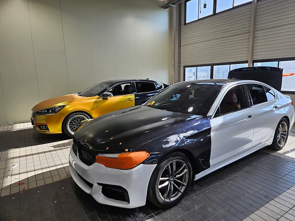 BMW 5 Series vinyl wrap - BMW 5 Series Vinyl Wrap Installation Review — Cost photo 4