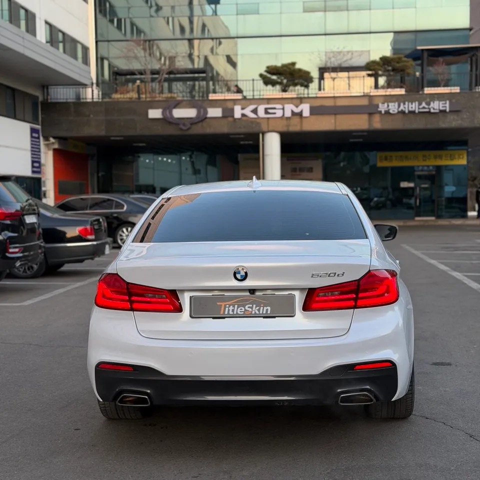 BMW 5 Series vinyl wrap - BMW 5 Series Vinyl Wrap Installation Review — Cost photo 6