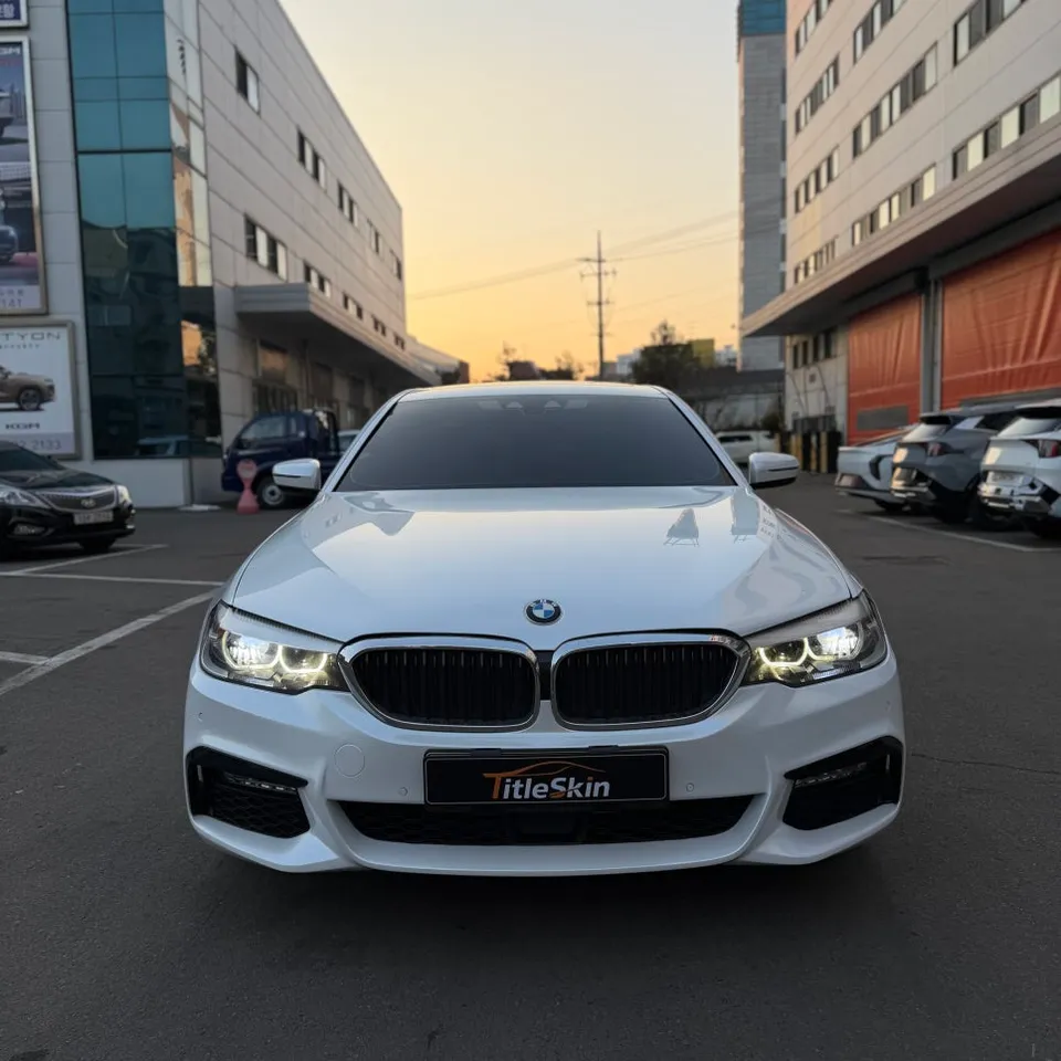BMW 5 Seriesのカーラッピング事例 施工写真 1-2