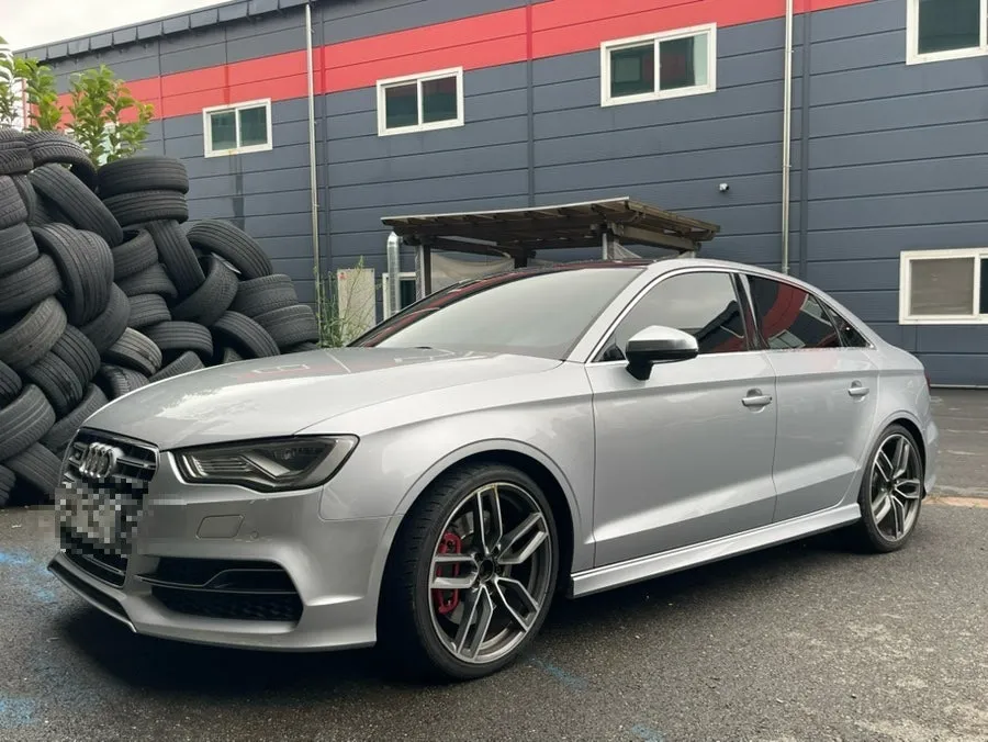 Audi S3 Wheel Repair Review — Stunning Black Polish Restoration photo 2