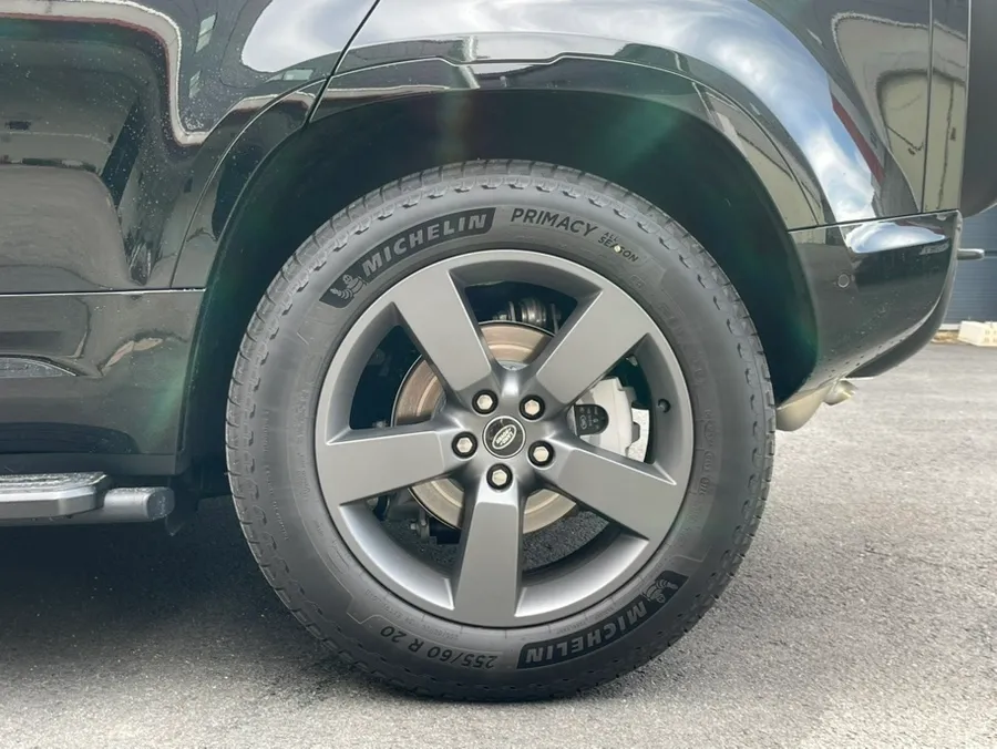 Land Rover Defenderのホイールリペア・塗装事例 施工写真 1-2