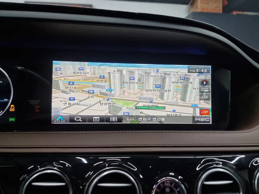 Mercedes-Benz S-Class W222のドラレコ取付事例|費用目安・仕上がり 施工写真 2-1