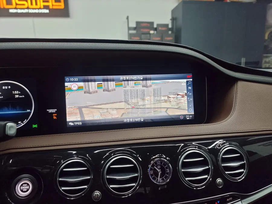 Mercedes-Benz S-Class W222のドラレコ取付事例|費用目安・仕上がり 施工写真 1-2