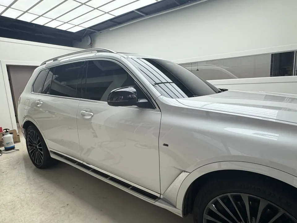 BMW X7 chrome delete - BMW X7 Chrome Delete Review — Transformed with Matte Black Trim photo 3