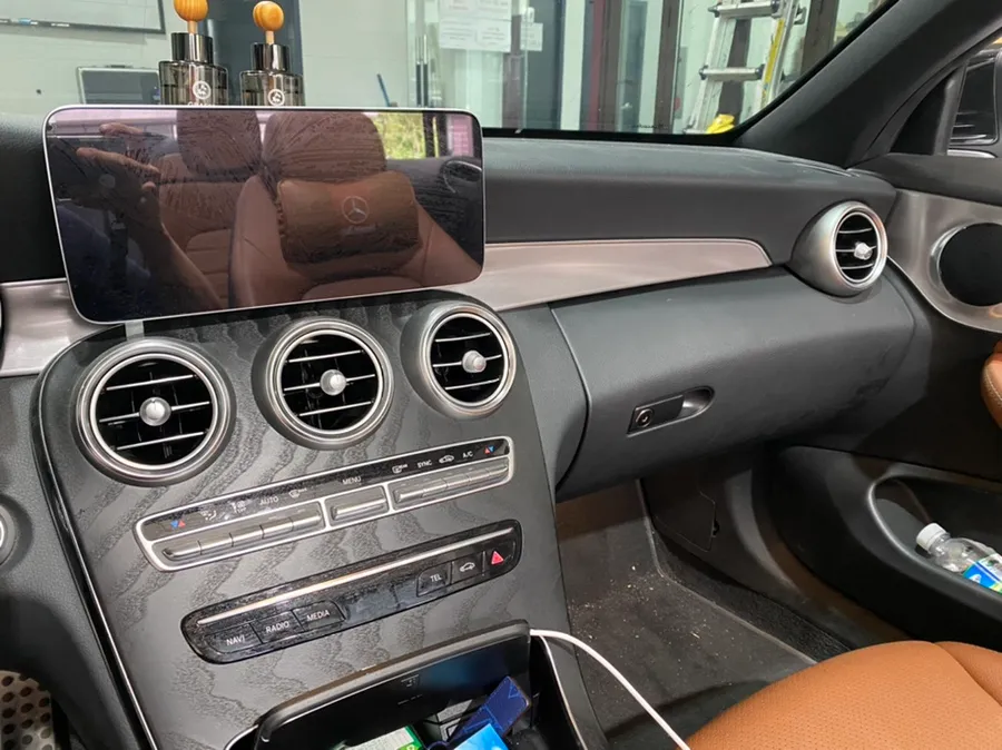Mercedes-Benz C-Class Cabriolet Ambient Lighting Review — Cost photo 2