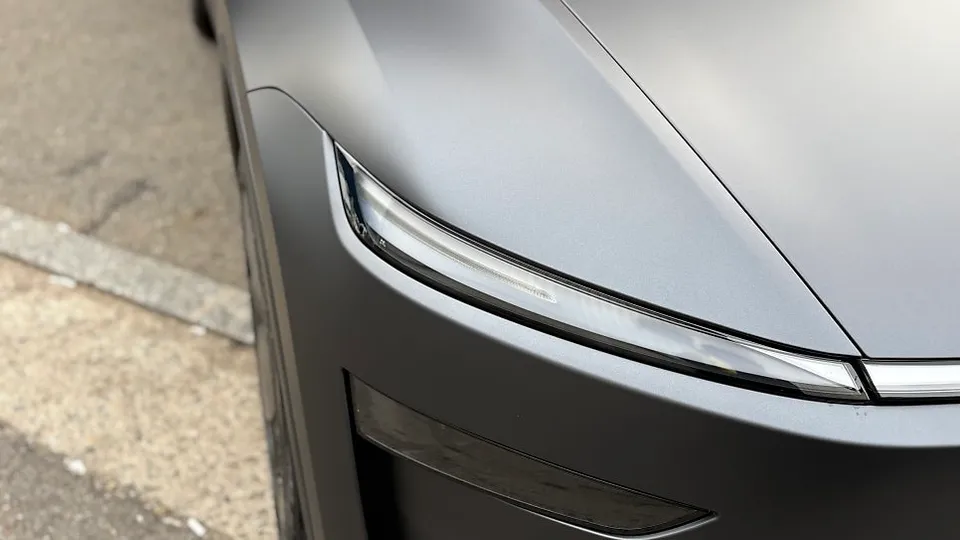Tesla Model YのPPF施工事例|費用目安・仕上がり 施工写真 1-2