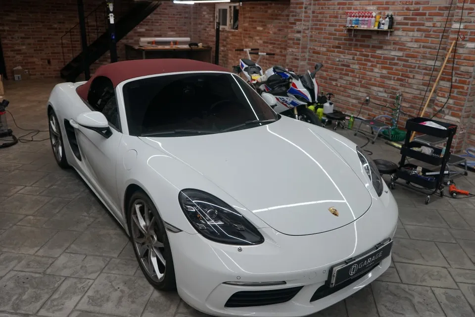 ポルシェ 718 ボクスターのヘッドライトPPF施工事例 施工写真 2-1