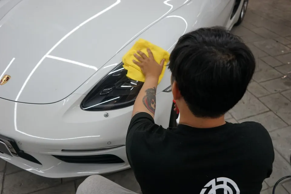ポルシェ 718 ボクスターのヘッドライトPPF施工事例 施工写真 1-2